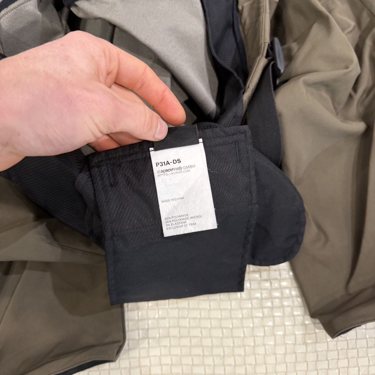Acronym [M] acronym p31a-ds raf green fw 2021 Size US 32 / EU 48 - 6 Thumbnail