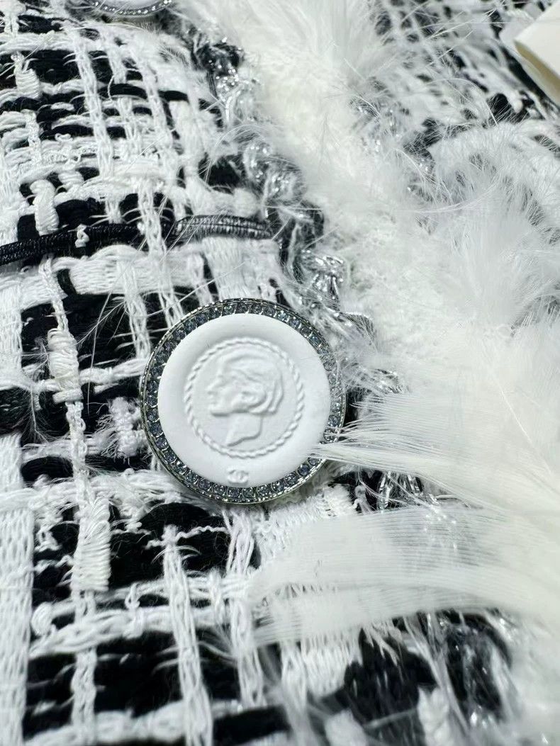 Chanel Chanel 25 Spring and Summer Latest Popular Plaid Feather T Size XS / US 0-2 / IT 36-38 - 4 Thumbnail