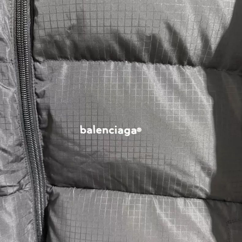 Balenciaga Balenciaga Balenciaga logo letter solid color warm zipper l Size US M / EU 48-50 / 2 - 4 Thumbnail