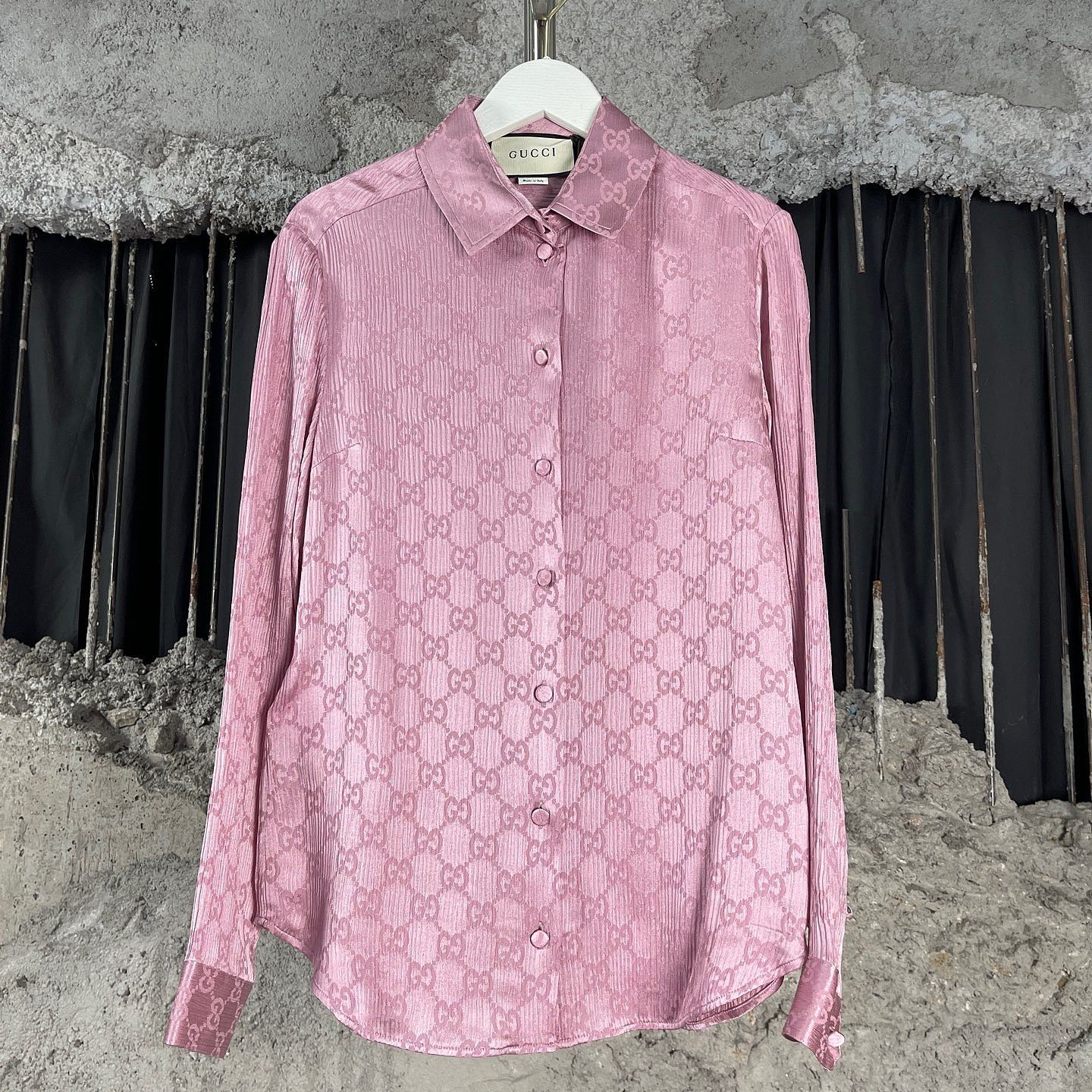Gucci Gucci Pink GG Silk Button Up Shirt Size 34 Size XXS / US 00 / IT 34 - 1 Thumbnail