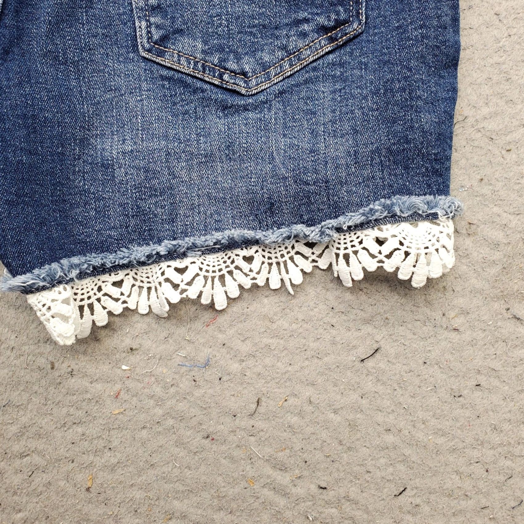 H&M H&M Denim Shorts Girls 12-13Y Blue Distressed Lace Trim High Waisted 5-Pockets Size 34" / US 12 / IT 48 - 8 Thumbnail