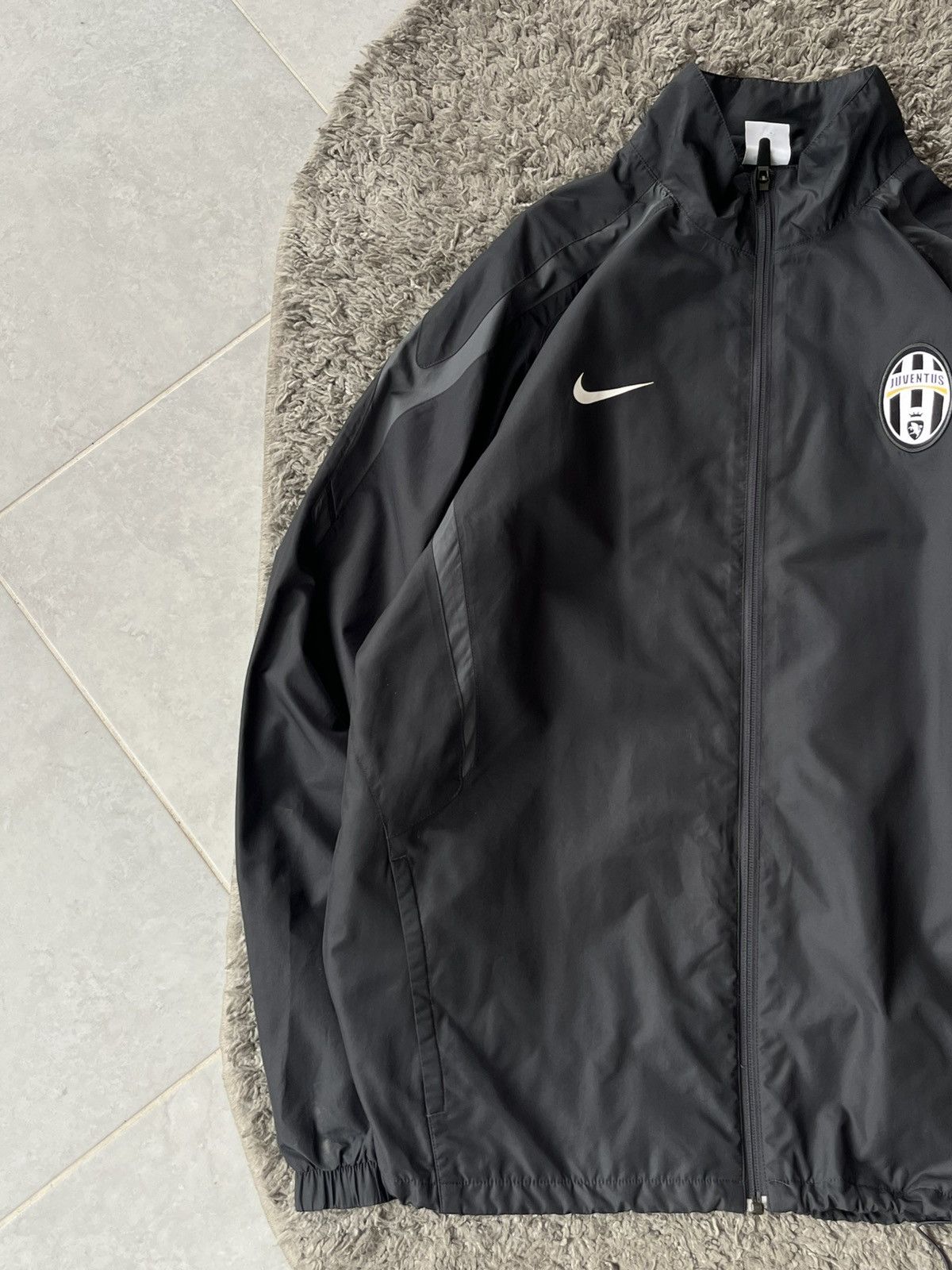 Nike Vintage Nike Light Jacket Soccer football team Juventus Size US L / EU 52-54 / 3 - 4 Thumbnail