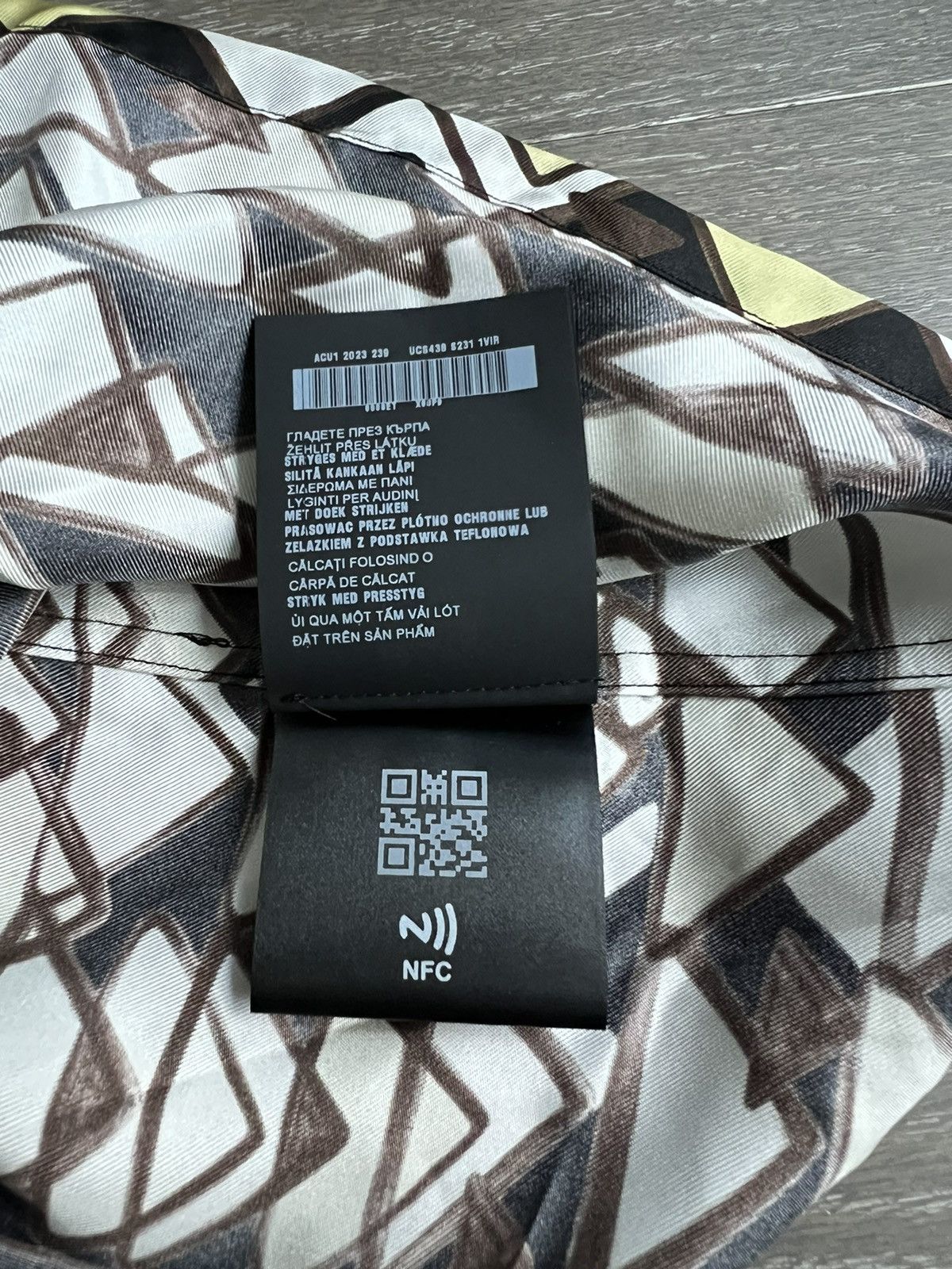 Prada Geo-Print Triangle Silk Button Up (Prada M) Size US XL / EU 56 / 4 - 7 Thumbnail