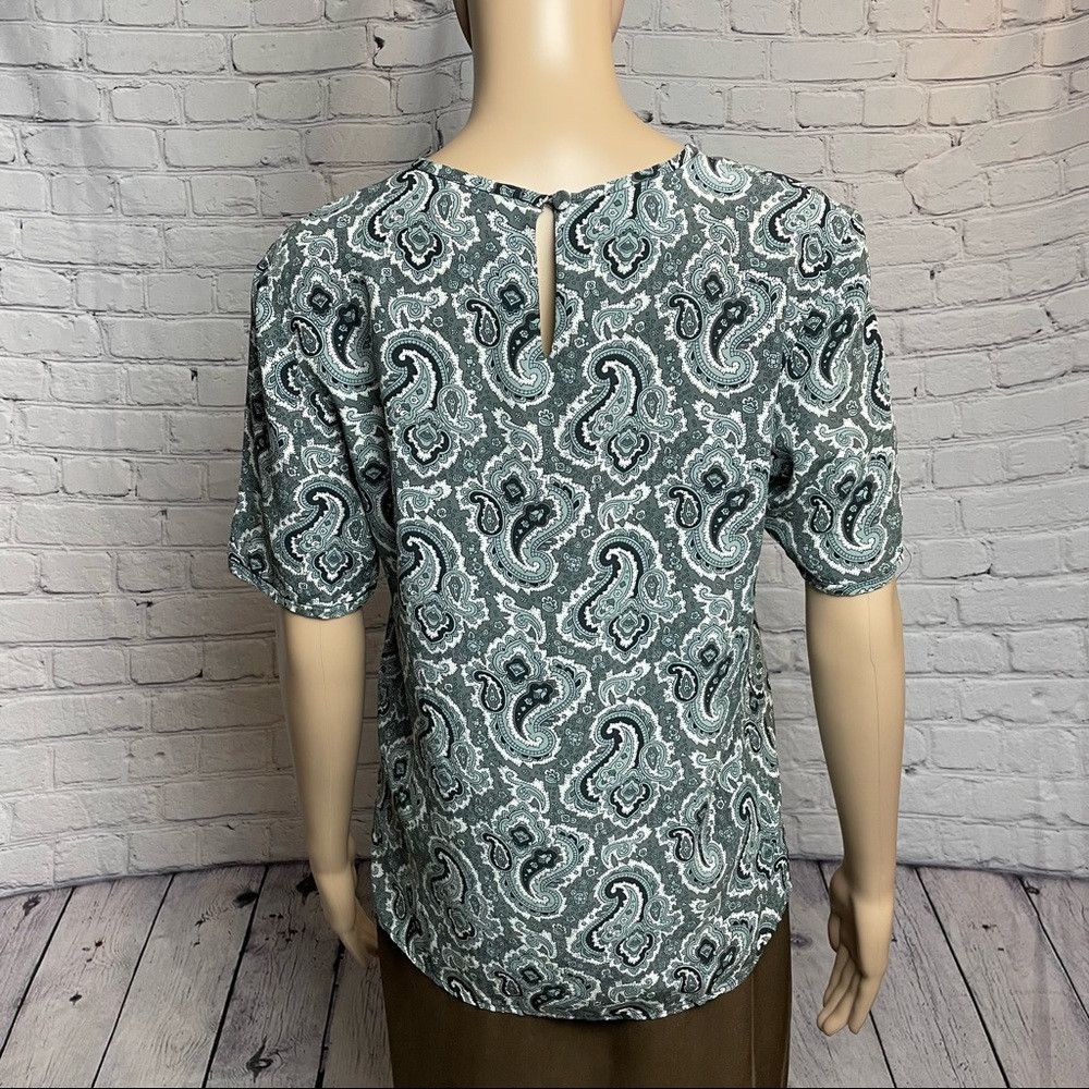 Other Casual Corner Paisley Print Silk Short Sleeve Grey Top Size Size S / US 4 / IT 40 - 4 Thumbnail