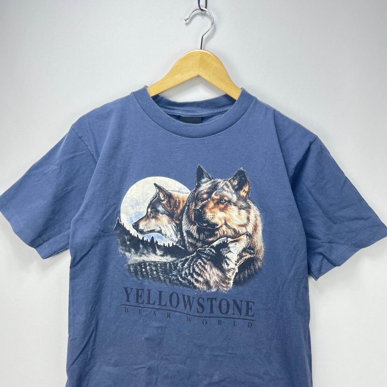 Vintage Vintage Yellowstone Wolf Dog Nature T-Shirt Medium Size US M / EU 48-50 / 2 - 2 Thumbnail