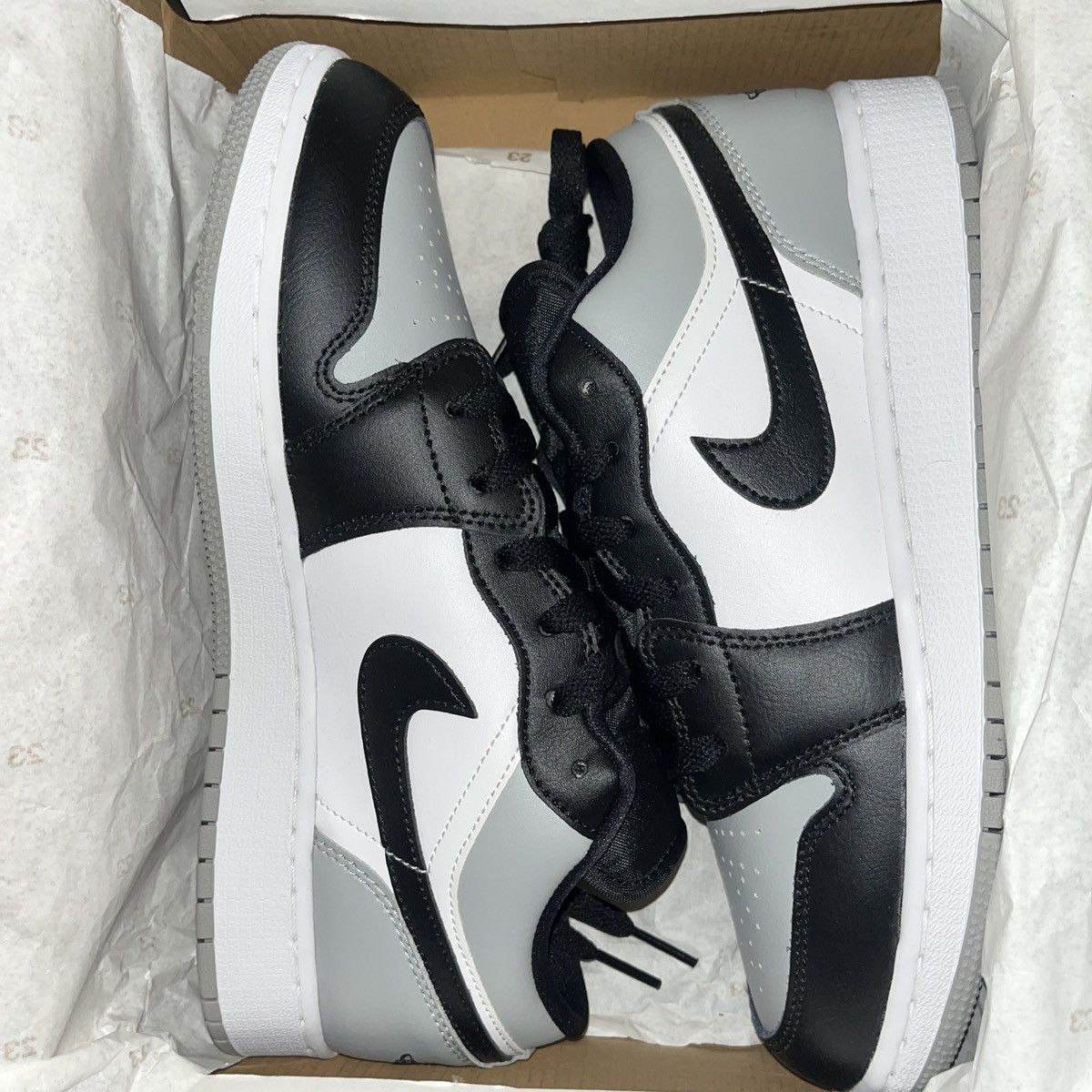 Jordan Brand × Nike Air Jordan 1 Low Shadow Toe GS Size US 7 / EU 40 - 1 Thumbnail