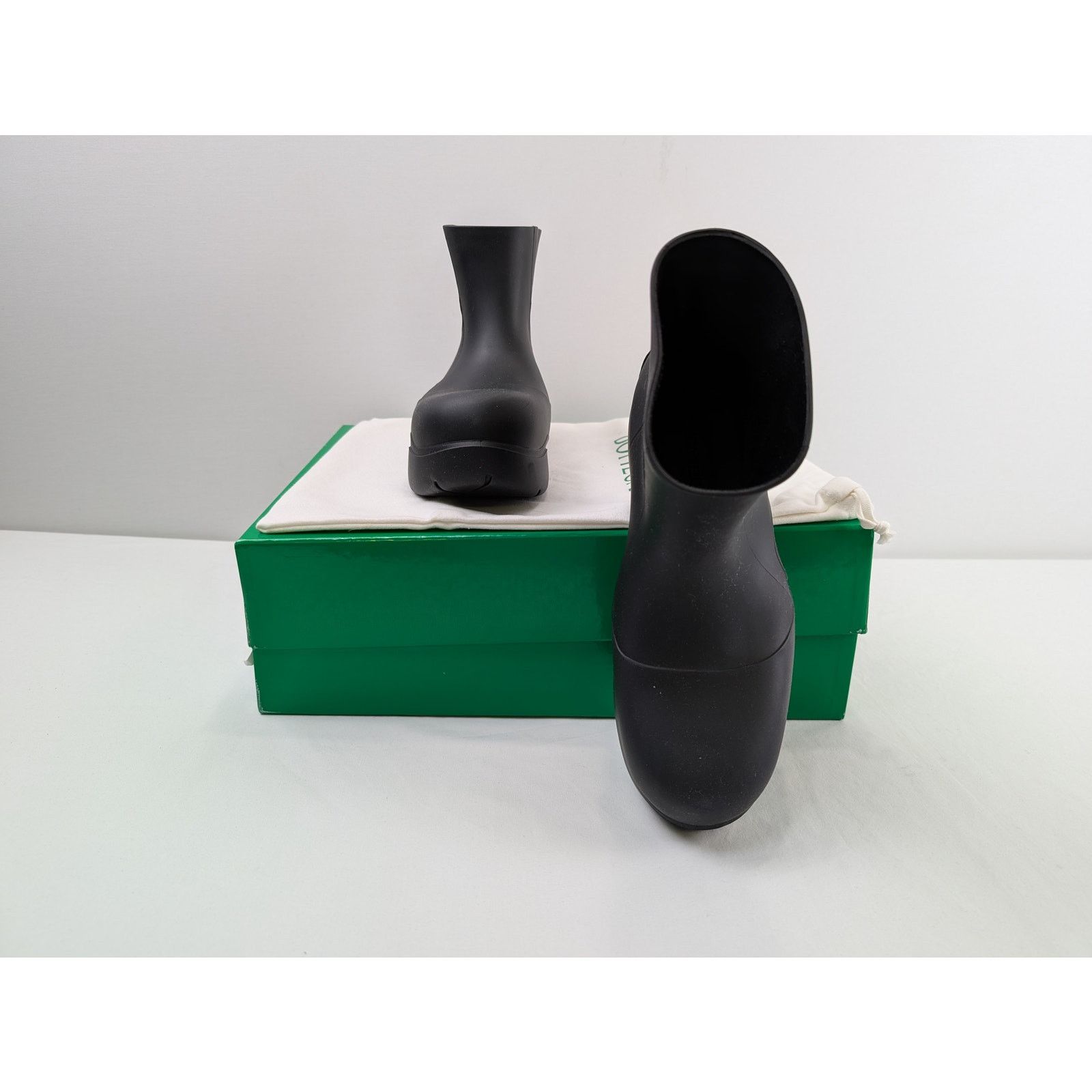 Bottega Veneta o1rshd1 Q:4 / Matt Rubber Puddle Ankle Boots in Black 44 Size US 11 / EU 44 - 12 Thumbnail