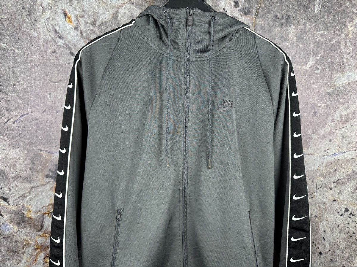 Nike Nike Repeat Swoosh Full Zip Hoodie Grey Black Track Jacket Size US M / EU 48-50 / 2 - 3 Thumbnail