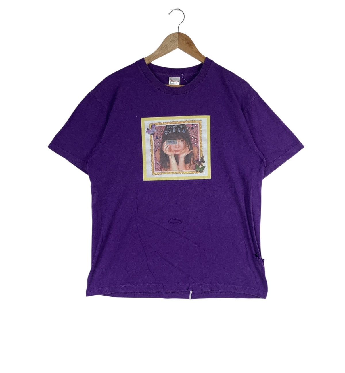 Band Tees Björk Guðmundsdóttir 4 QUEEN Bjork Distressed T-Shirt Size US L / EU 52-54 / 3 - 2 Thumbnail