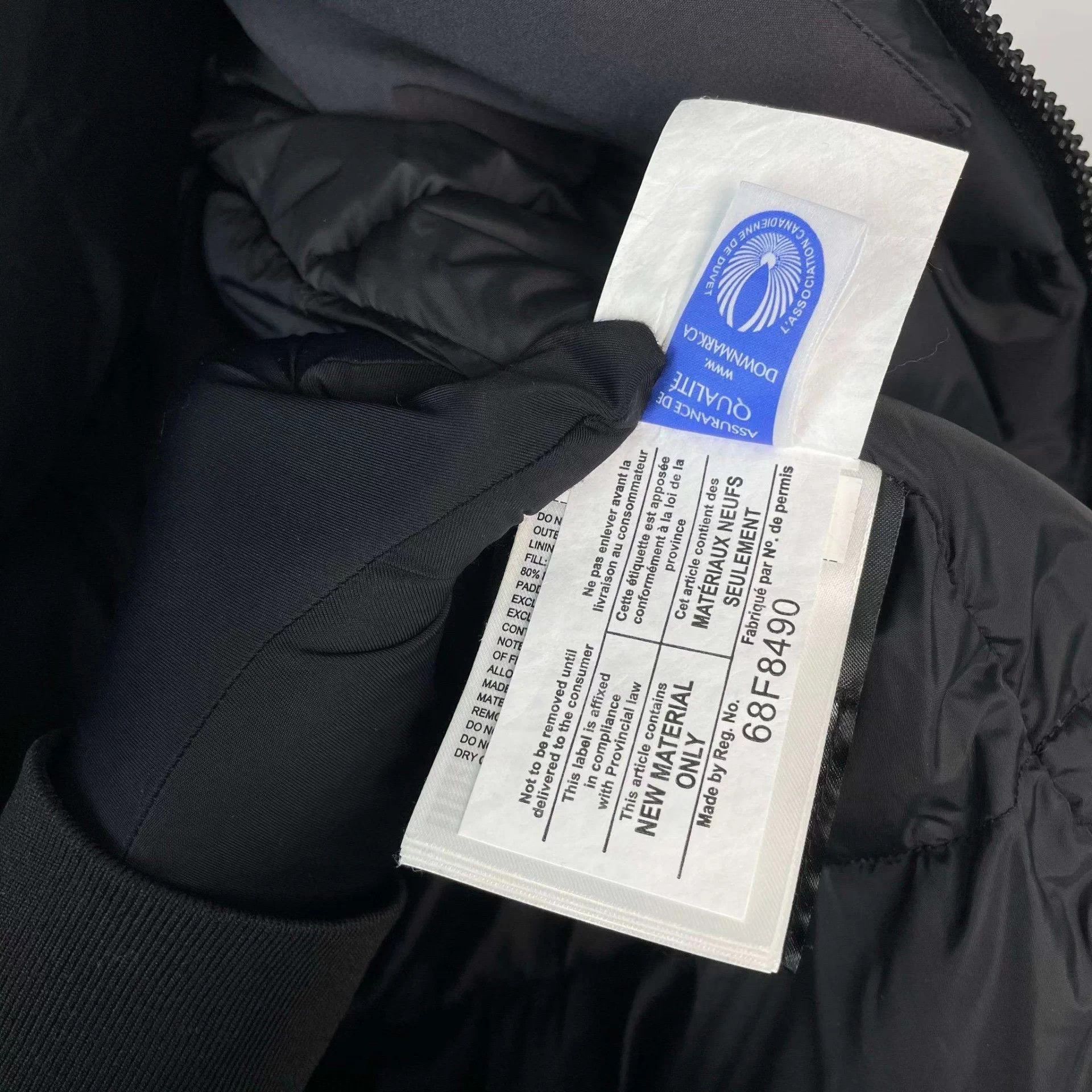 Canada Goose Canada Goose black and blue down jacket L Size US L / EU 52-54 / 3 - 7 Thumbnail