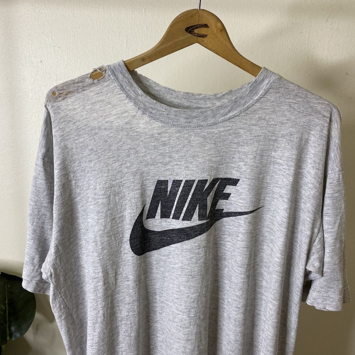 Nike Vintage 90s Nike Big Logo Distressed T Shirt Size US L / EU 52-54 / 3 - 2 Thumbnail