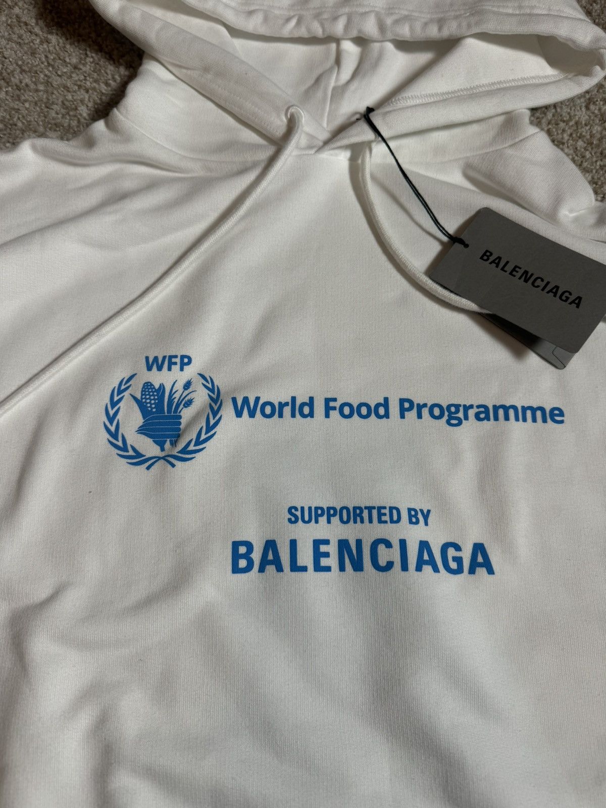 Balenciaga balenciaga world food programme white hoodie Size US L / EU 52-54 / 3 - 3 Thumbnail