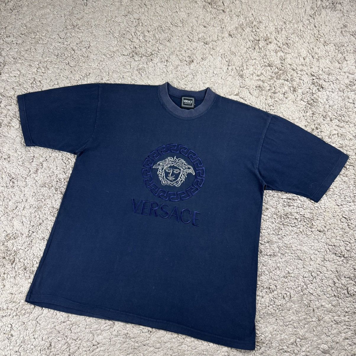 Versace Vintage Versace Embroidery Logo T-shirt Size US L / EU 52-54 / 3 - 4 Thumbnail