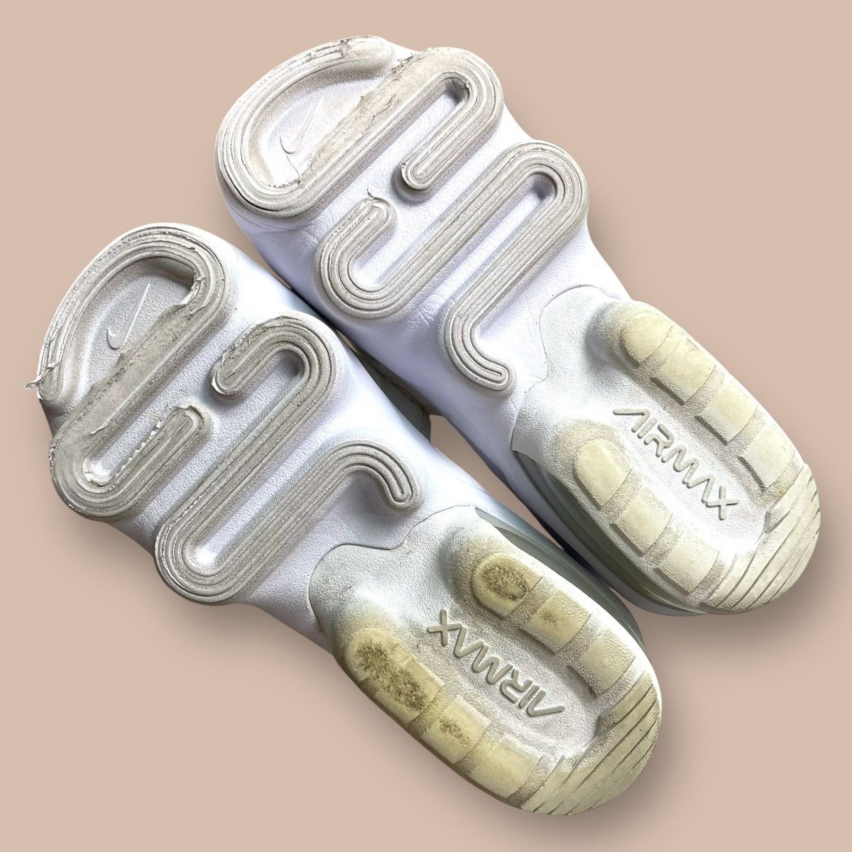 Nike Nike Air Max Koko Sandal Triple White Size US 5 / EU 37 - 22 Thumbnail