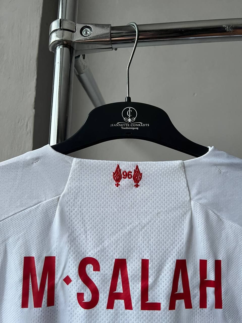 New Balance NEW! 2019/20 LIVERPOOL FC #11 M.SALAH HOME SOCCER JERSEY M Size US M / EU 48-50 / 2 - 18 Thumbnail