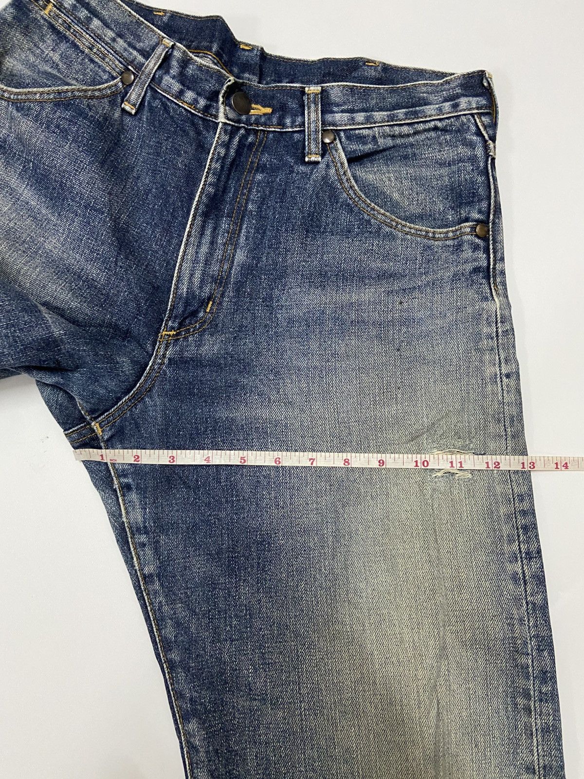 Wrangler VINTAGE WRANGLER BLUE BELLS DISTRESSED JEANS Size US 31 - 14 Thumbnail