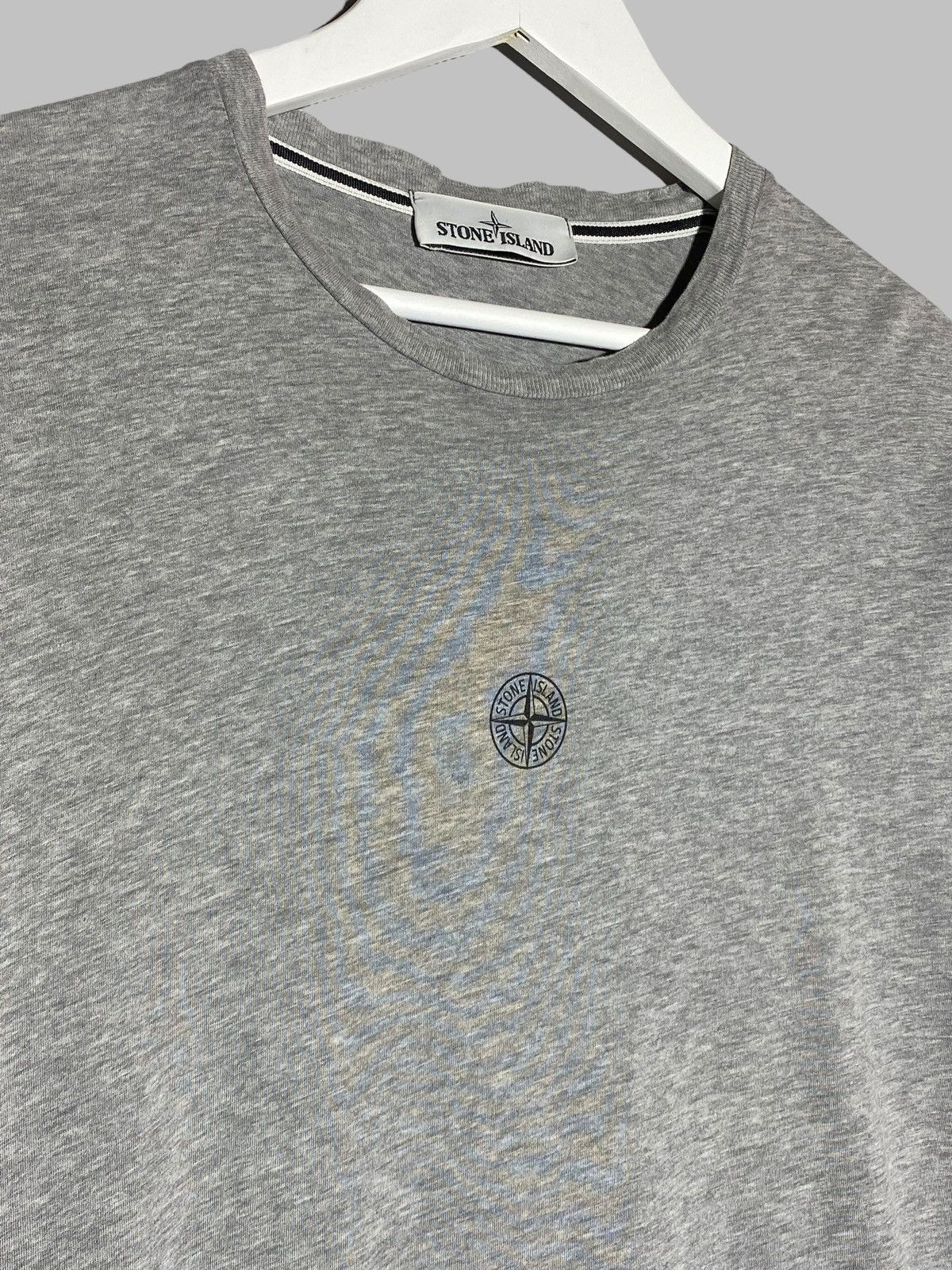 Stone Island 🔥 STONE ISLAND GREY BACK LOGO TEE Size US S / EU 44-46 / 1 - 4 Thumbnail