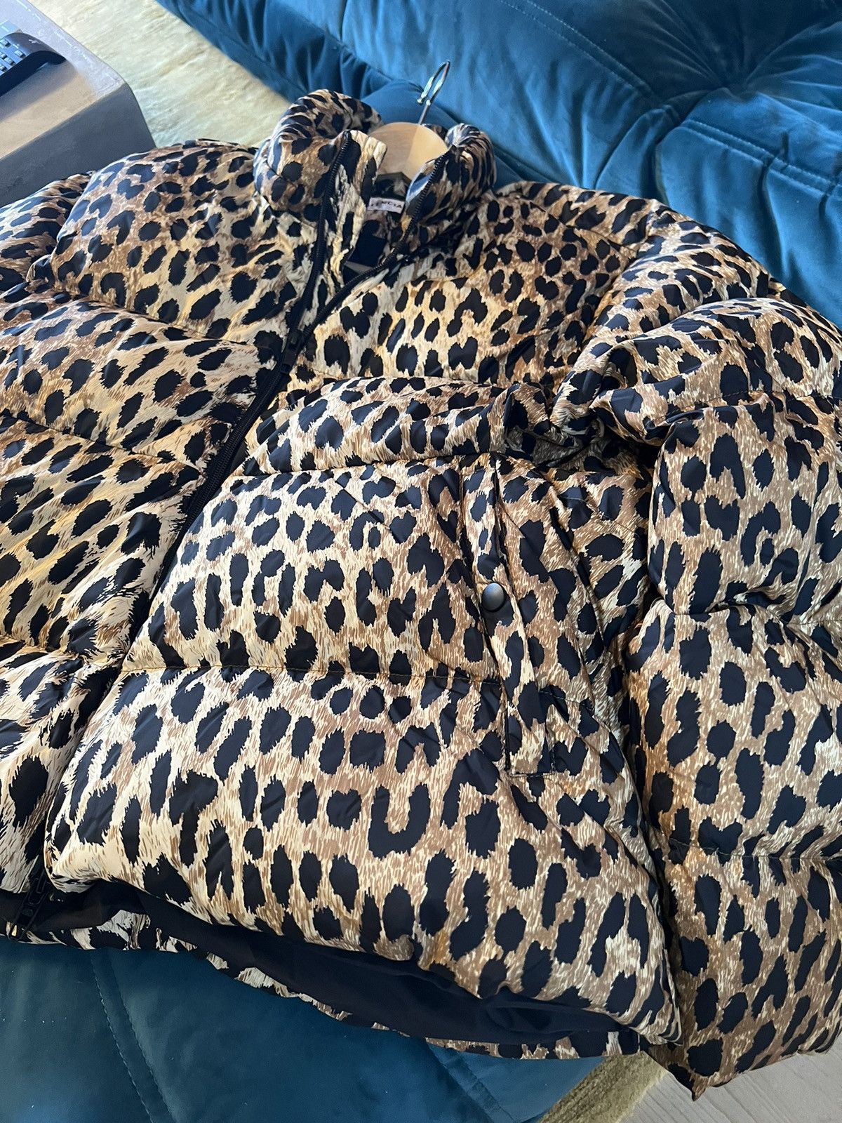 Balenciaga 🐆 REMOVING SOON🐆 FW19 balenciaga puffer c shape leopard Size US S / EU 44-46 / 1 - 6 Thumbnail
