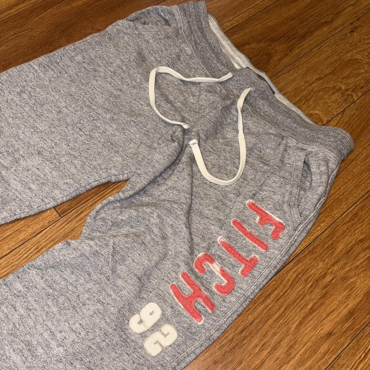 Abercrombie & Fitch Grey Y2K Abercrombie and Fitch sweatpants with logo Size 30" / US 8 / IT 44 - 2 Thumbnail