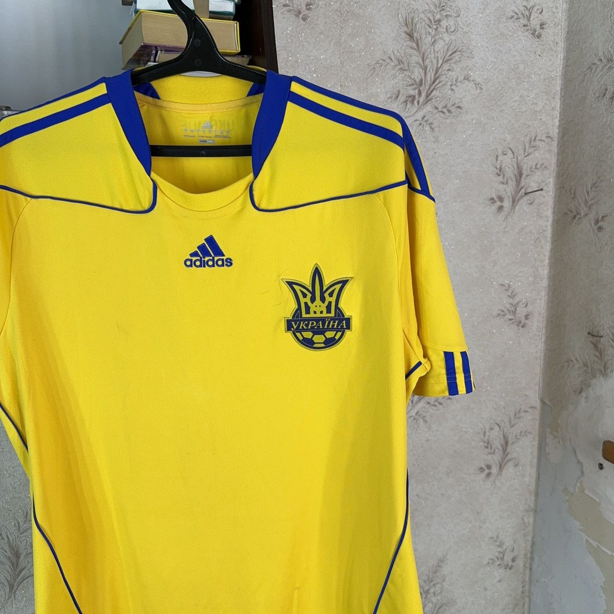Adidas Adidas Ukraine Jersey 2011-12 Home Football Shirt Soccer L Size US L / EU 52-54 / 3 - 5 Thumbnail