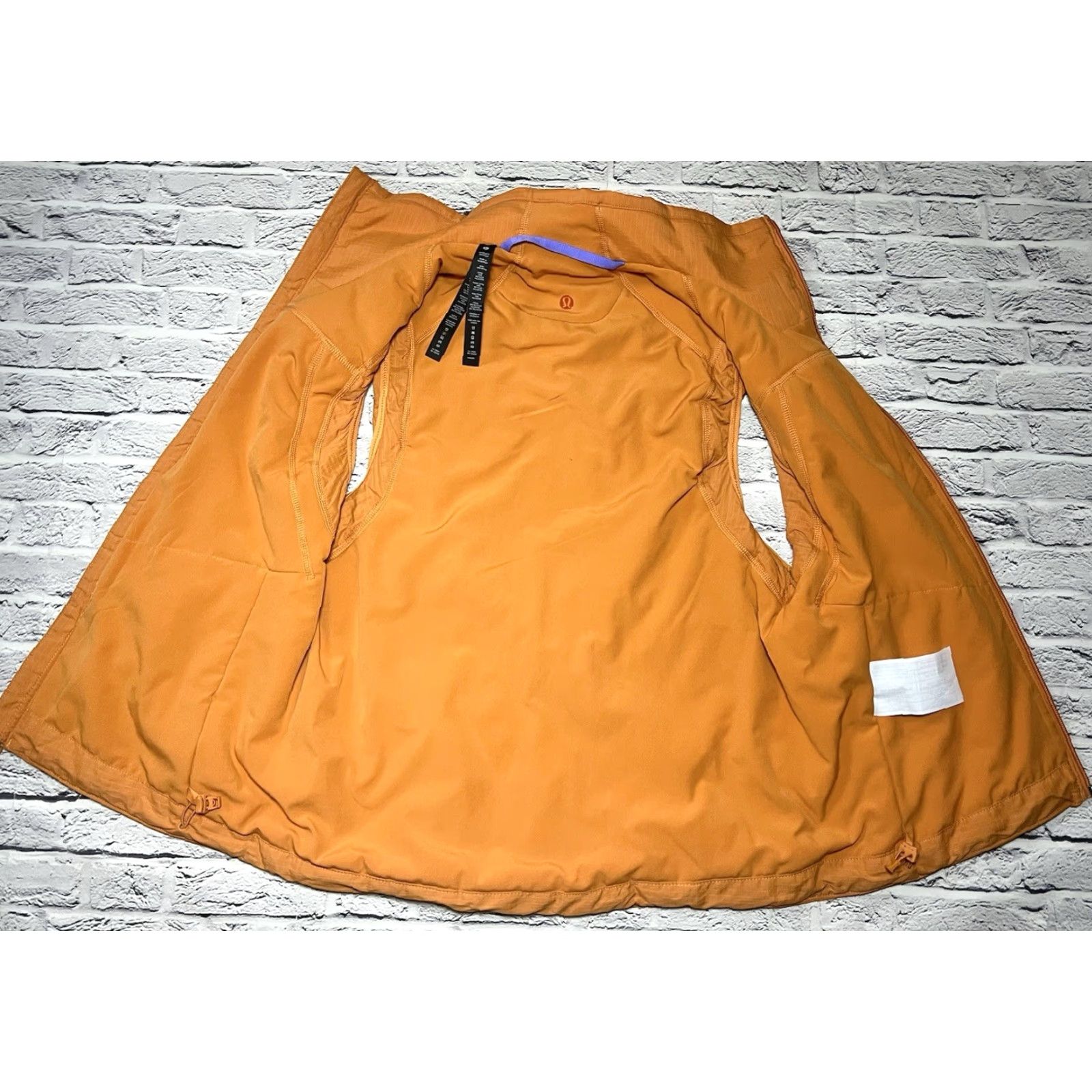 Lululemon Lululemon Insulated Vest Men XS Orange Hiking Practical Outdoor Size XS Vest Insulated Size US XS / EU 42 / 0 - 6 Thumbnail