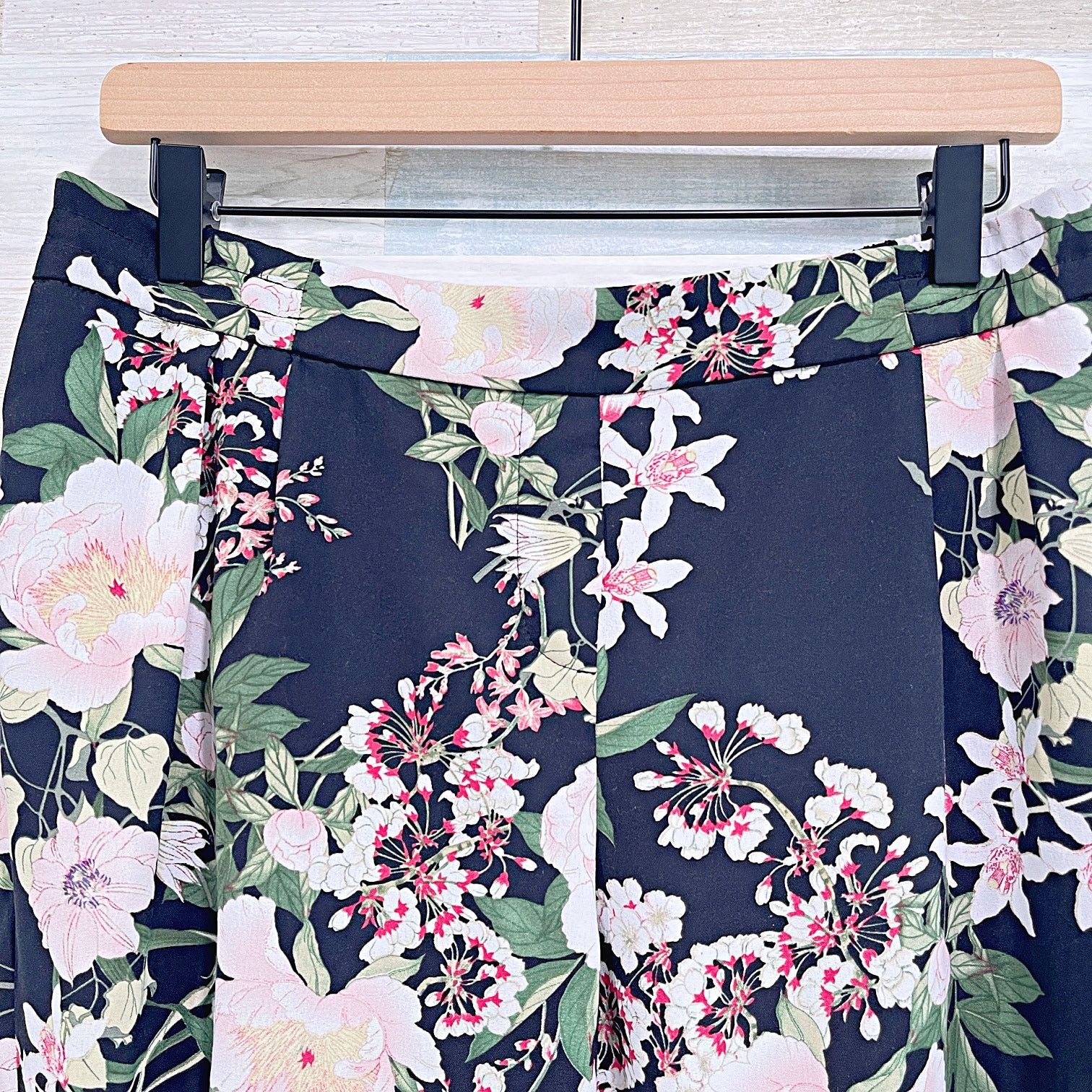 Other CYNTHIA ROWLEY Floral Pull On Trousers Black Elastic Waist M Size 30" / US 8 / IT 44 - 2 Thumbnail