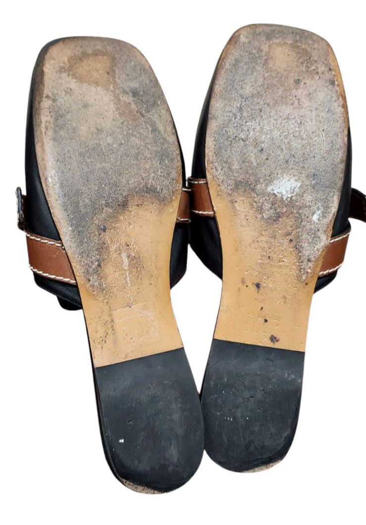 Loewe Loewe Black Gate Belted Leather Mule Size EU 39/US 9 Size US 9 / IT 39 - 12 Thumbnail