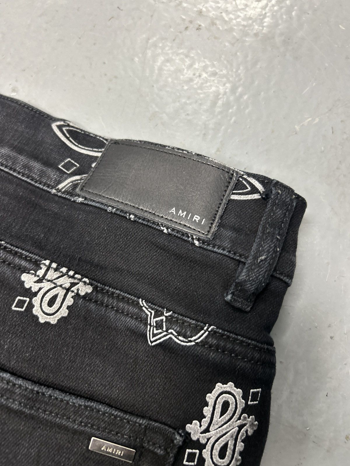 Amiri Amiri Jeans Flocked Paisley Bandana Jeans Size US 38 / EU 54 - 4 Thumbnail