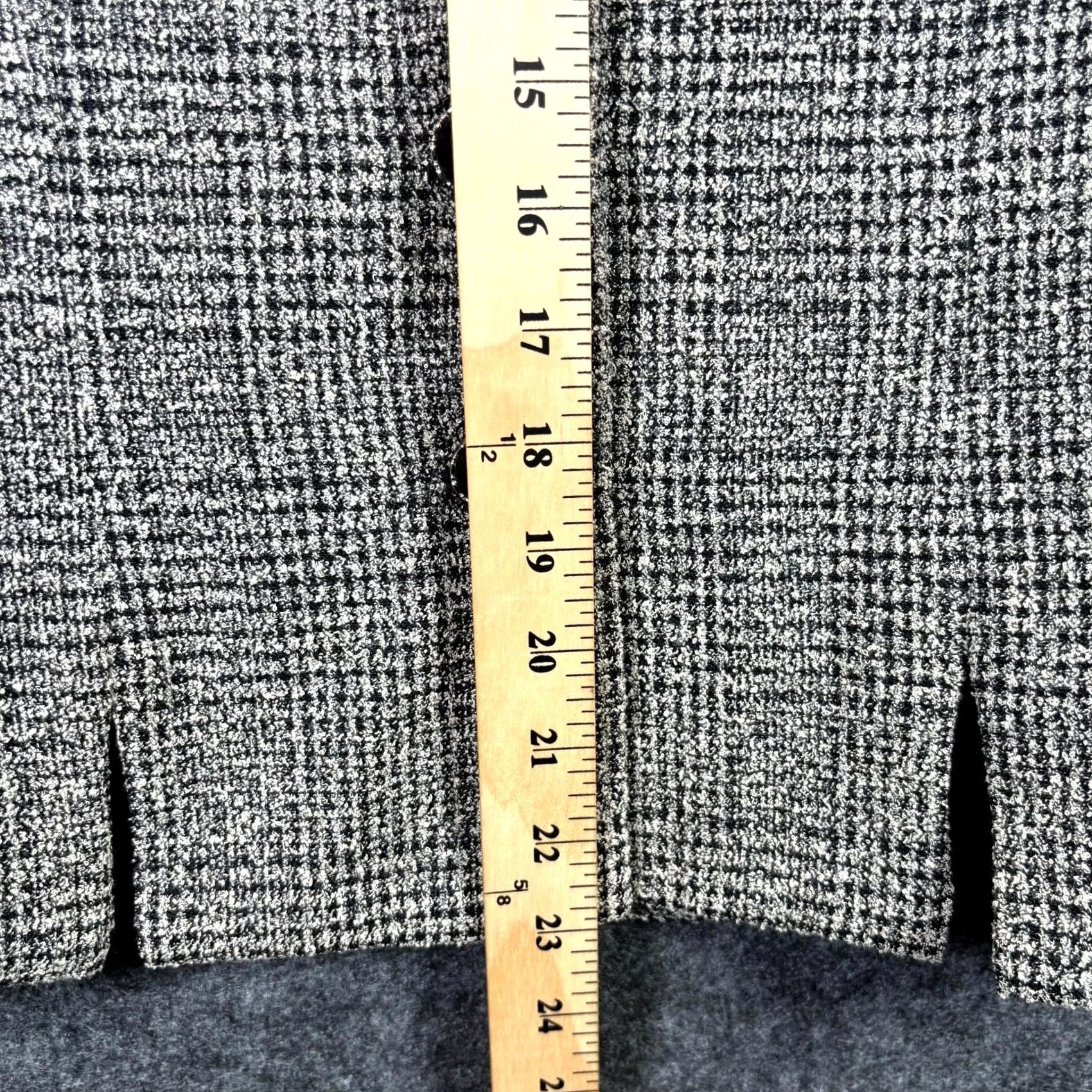 Vintage Jessica Howard Basic Jacket Womens 6 Gray Polyester Tweed Plaid Fox Fur Collar Jacket Women Grey Plaid Fox Fur Collar Size M / US 6-8 / IT 42-44 - 3 Thumbnail