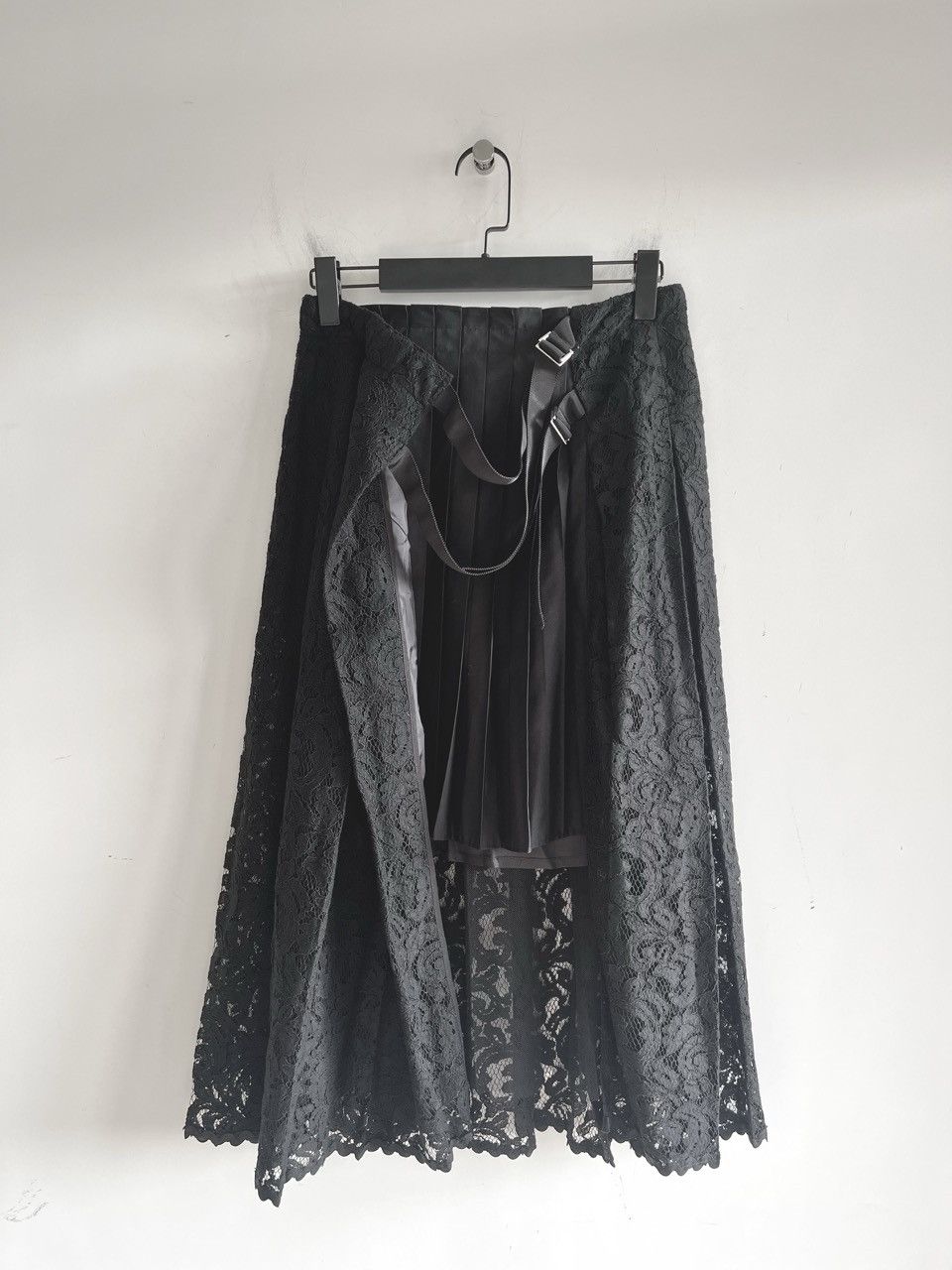Sacai Sacai - Lace Pleated Apron Wrap Midi Skirts Black Navy Size 29" - 1 Thumbnail