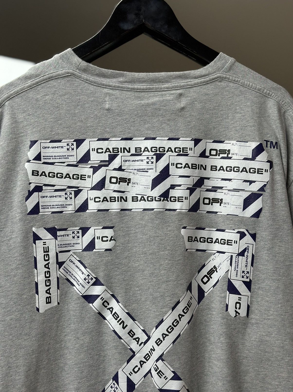 Off-White Vintage Off-White Cabin Baggage Arrows Tee Y2k Size US L / EU 52-54 / 3 - 8 Thumbnail