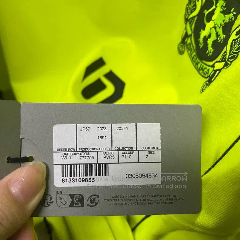 Balenciaga Balenciaga Fluorescent yellow logo letter print round-neck Size US M / EU 48-50 / 2 - 5 Thumbnail