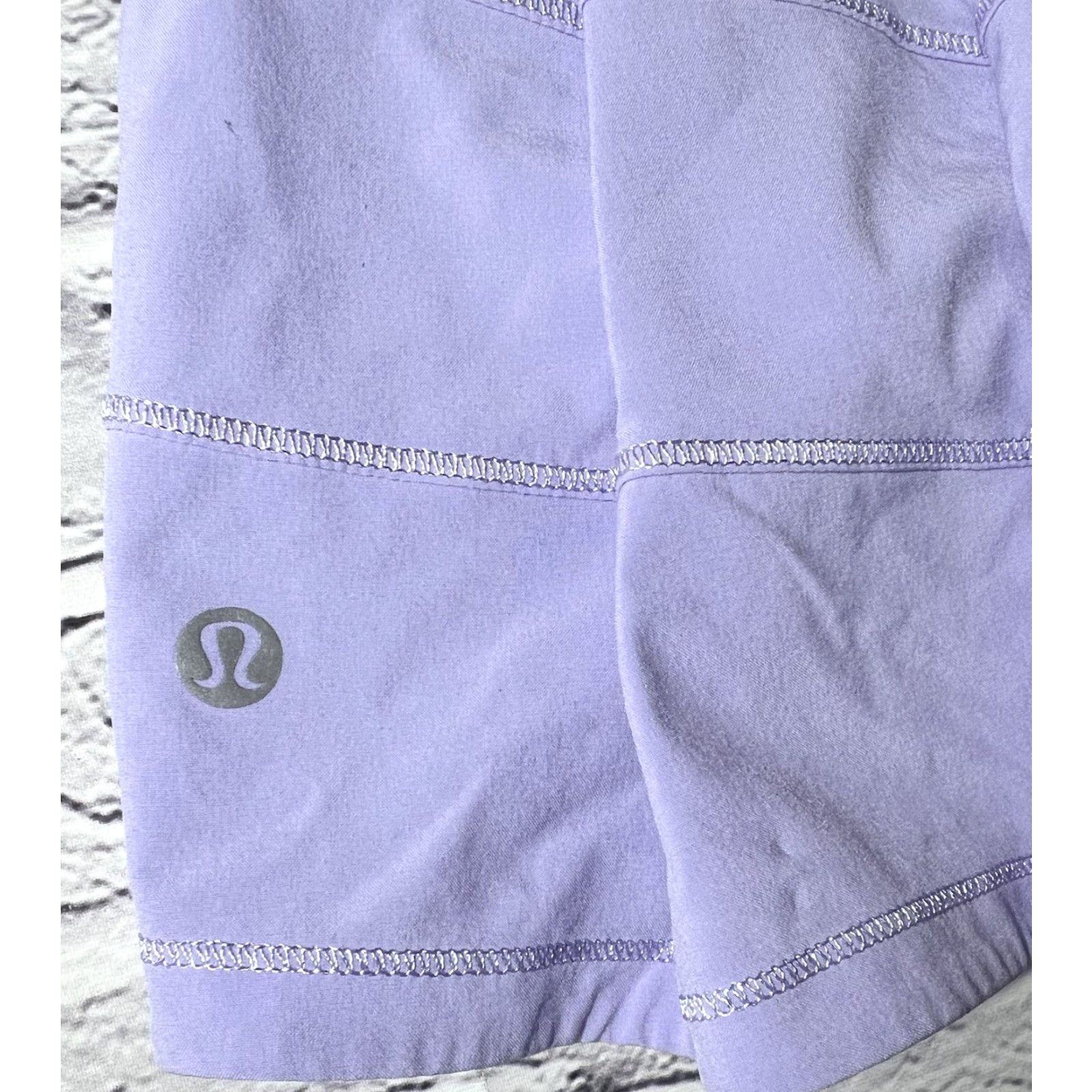 Lululemon Lululemon Skirt Skort White Purple Mid Rise 2 Short Running Womens Size 2 Size 26" / US 2 / IT 38 - 3 Thumbnail