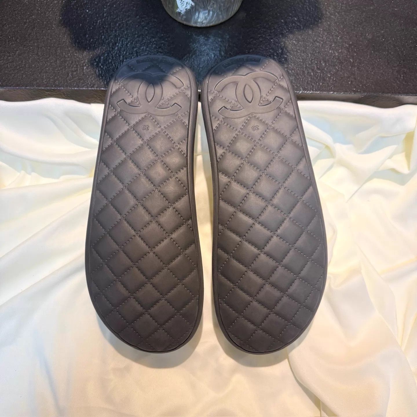Chanel CHANEL Black & White Gold CC Slippers 38 New Size US 7.5 / IT 37.5 - 6 Thumbnail