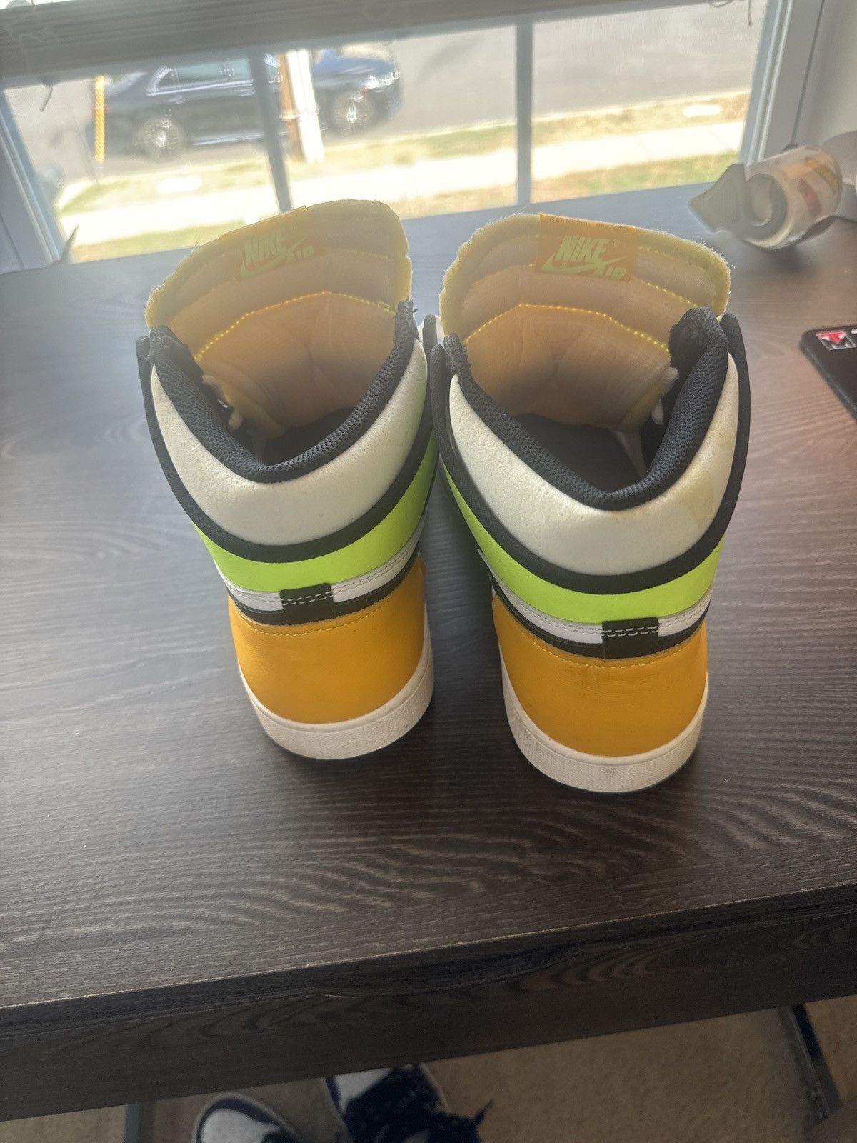 Nike Nike air Jordan 1 volt Size US 9.5 / EU 42-43 - 14 Thumbnail