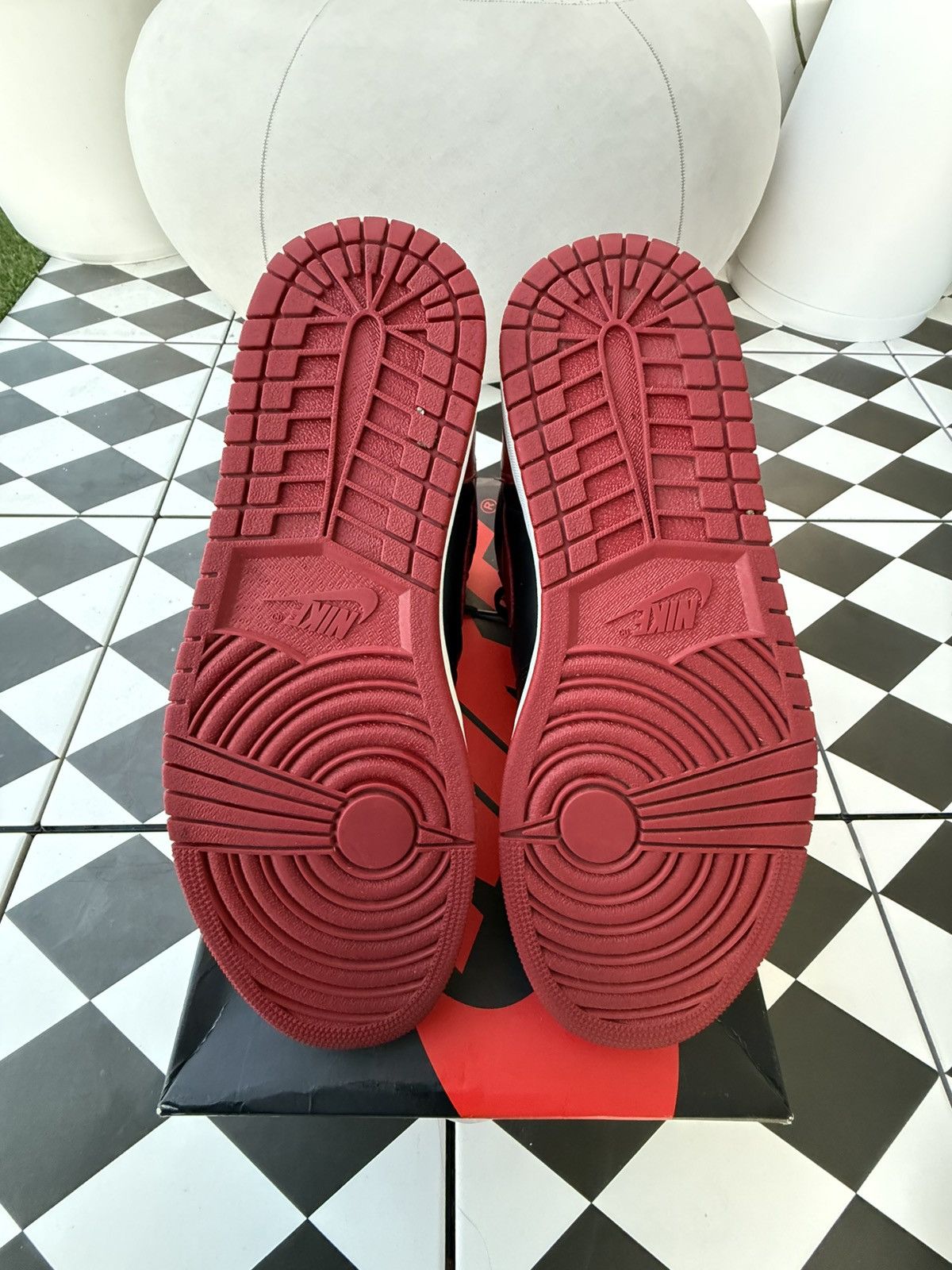 Jordan Brand Air Jordan 1 Retro High OG 'Banned' 2016 Size US 12.5 / EU 45-46 - 8 Thumbnail
