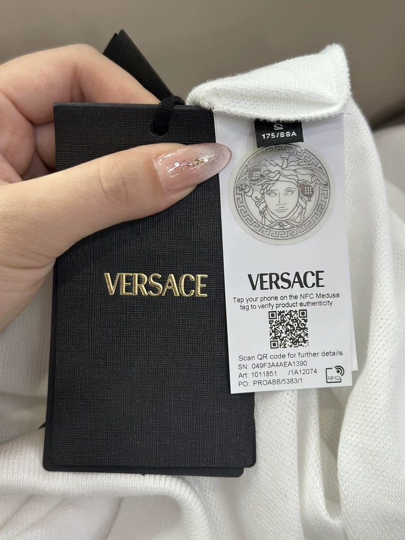 Versace Versace Men's crew neck white casual T-shirt short sleeve Size US L / EU 52-54 / 3 - 7 Thumbnail