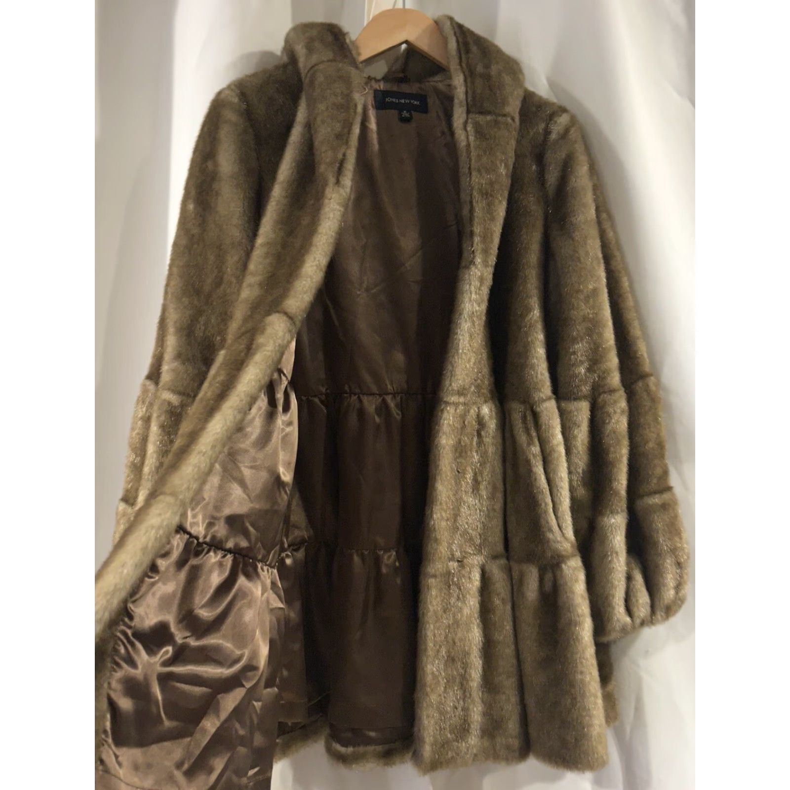 Jones New York Jones New York Coat Womens M Beig e Faux Mink Fur Hooded Tiered Bohemian Winter Designer Overcoat Jacket Size M / US 6-8 / IT 42-44 - 2 Thumbnail