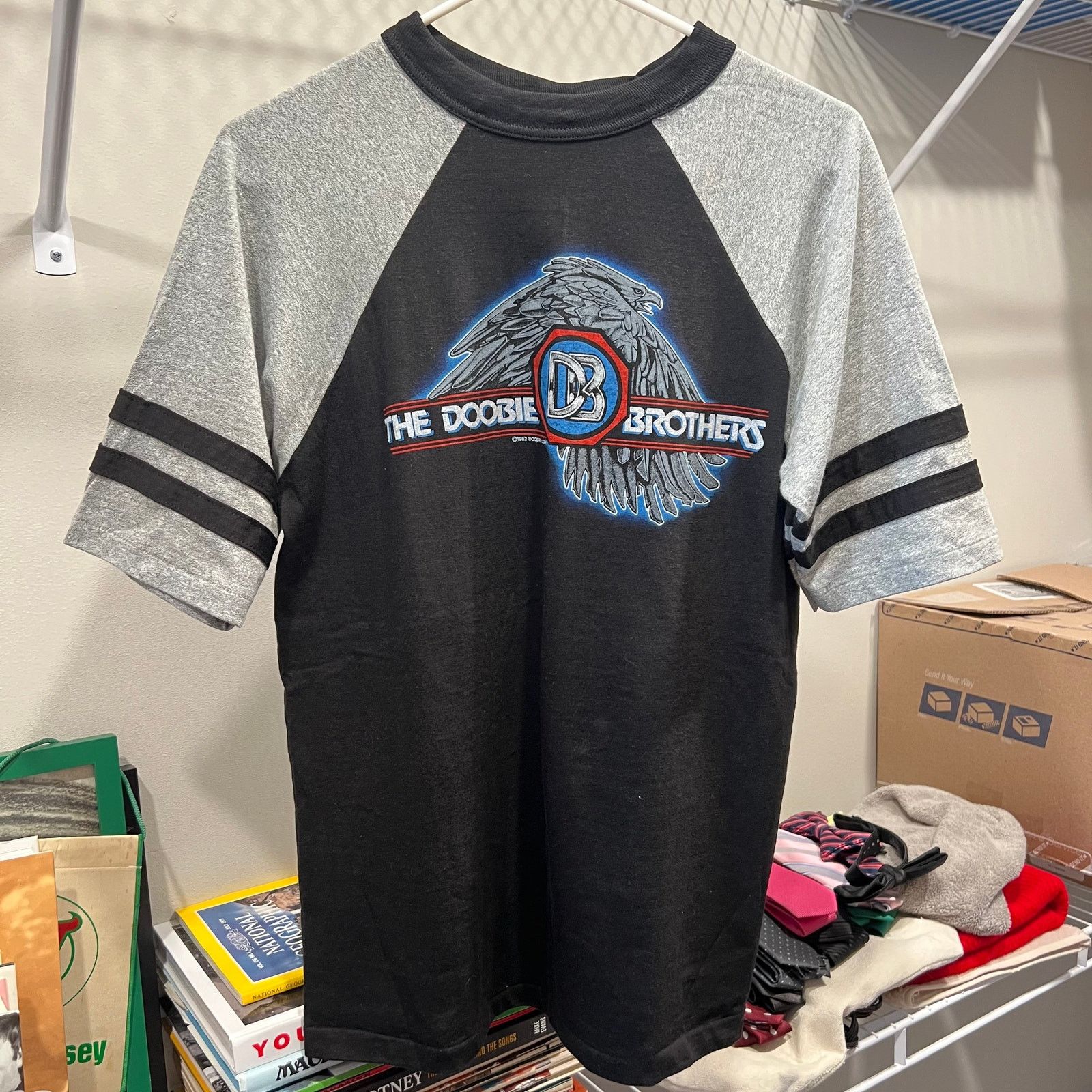 Other Vintage 1982 The Doobie Brothers Farewell Tour Tee Size L Size US L / EU 52-54 / 3 - 3 Thumbnail