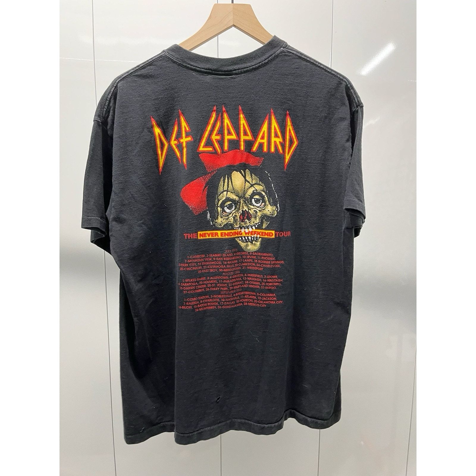Giant Vintage Pushead Def Leppard Never Ending Weekend Tour Shirt Size US XL / EU 56 / 4 - 2 Thumbnail