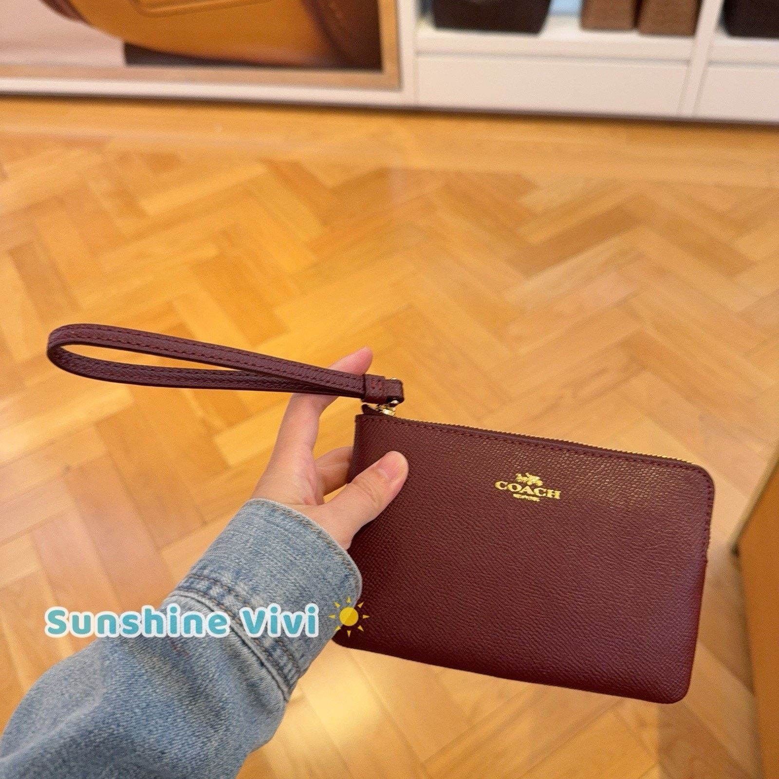 Coach NWT COACH Small Corner Zip wristlet CV396 DARK WINE Leather Size ONE SIZE - 3 Thumbnail