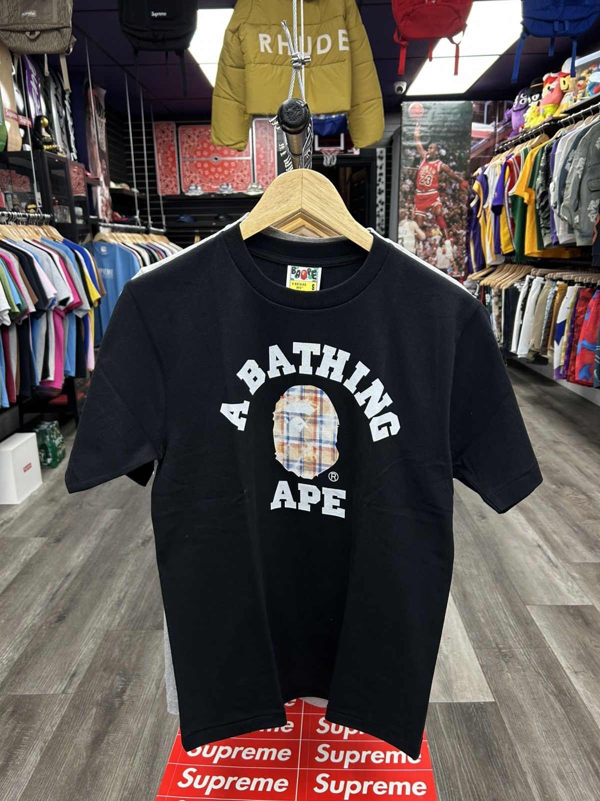 Bape Bape “A Bathing Ape” T-shirt Size US S / EU 44-46 / 1 - 1 Thumbnail