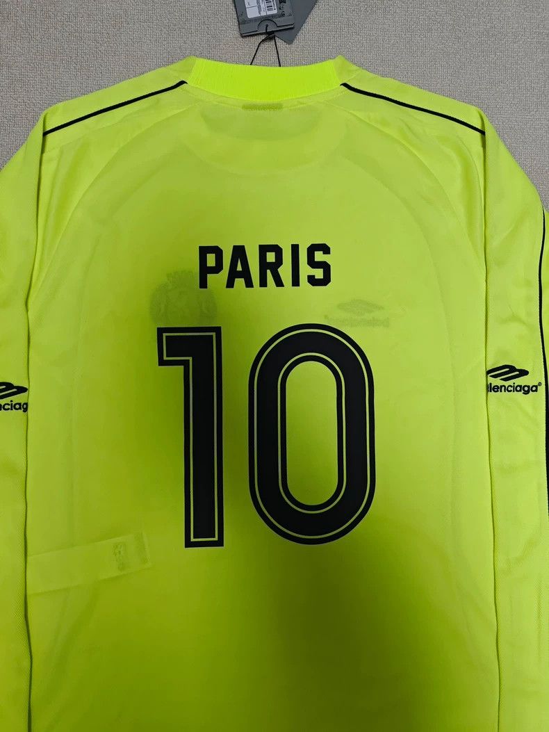 Balenciaga Balenciaga size 2 3 B Sports Manchester United Football Lon Size US S / EU 44-46 / 1 - 5 Thumbnail