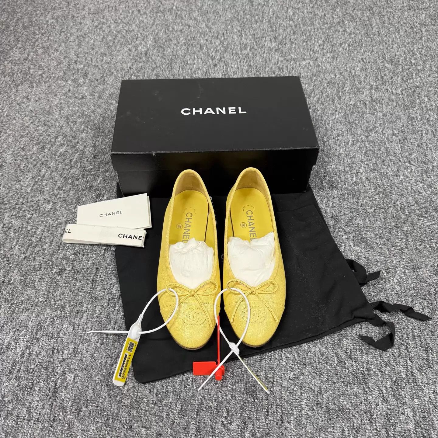 Chanel Chanel Yellow Round Toe Bow Flat Ballet Flats Size 39 97 New Size US 10 / IT 40 - 2 Thumbnail