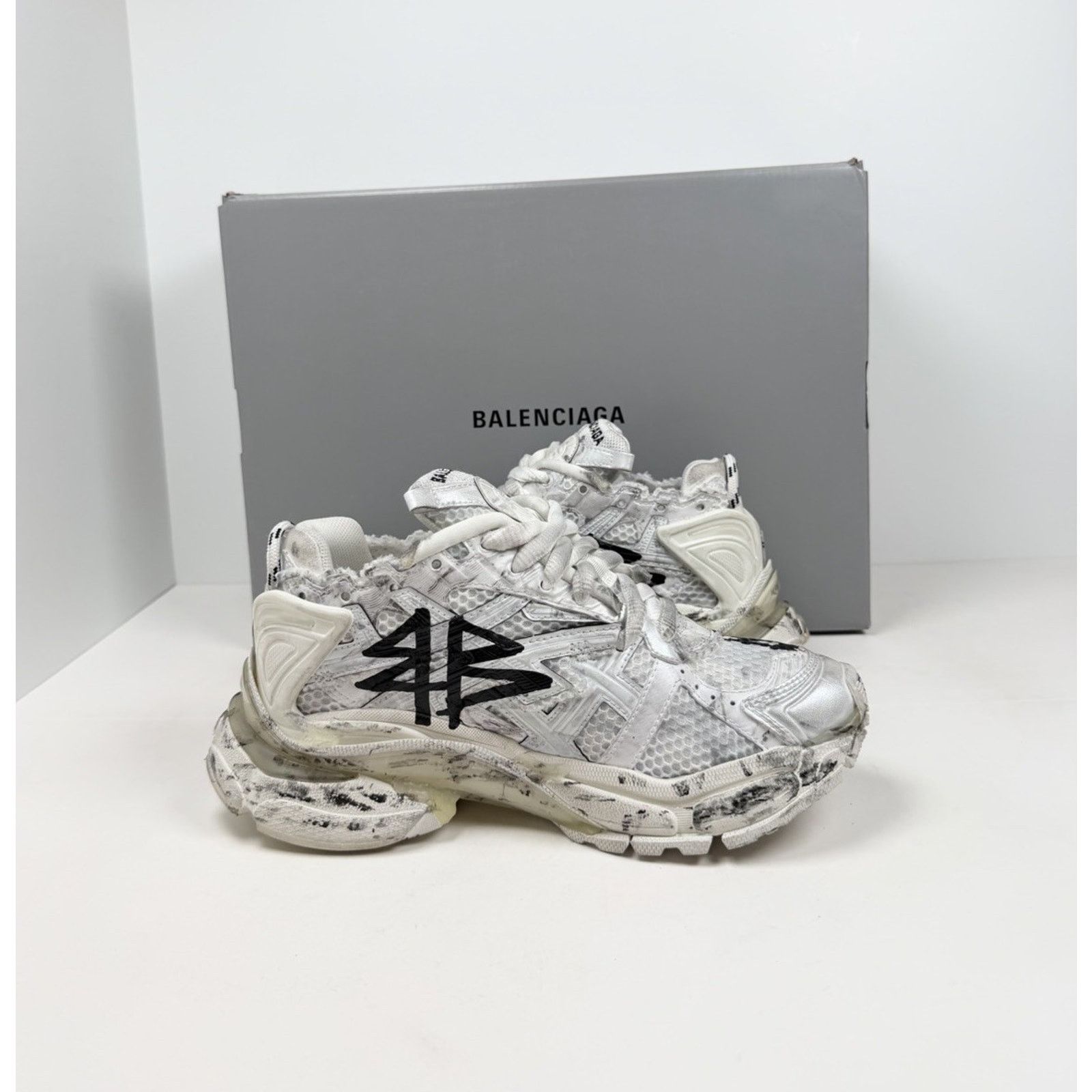 Balenciaga Size 35EU/5W - Balenciaga Runner Distressed Graffiti NEW Size US 5 / IT 35 - 5 Thumbnail