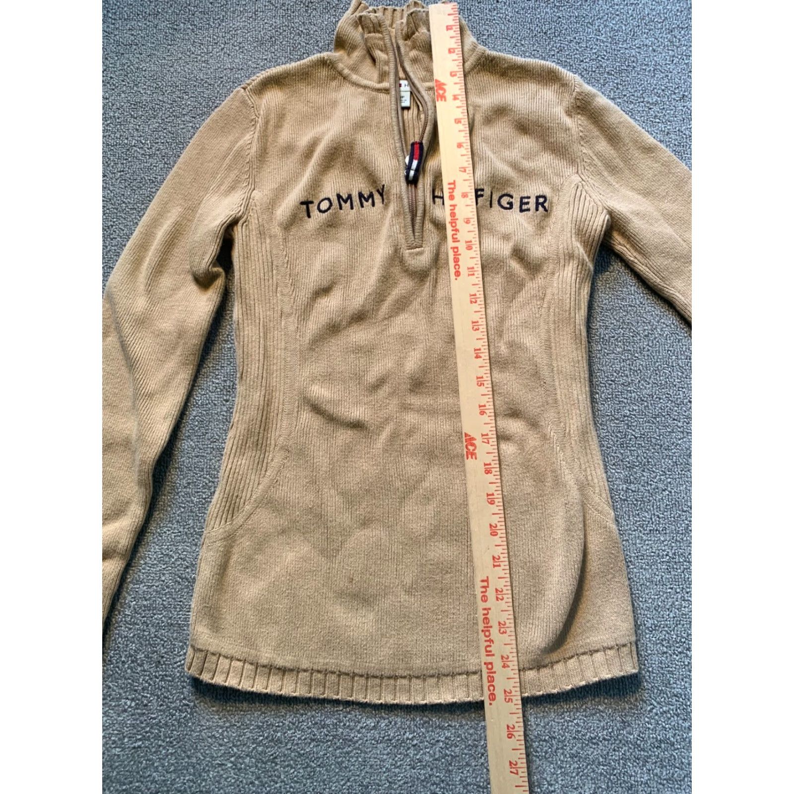 Tommy Hilfiger Tommy Hilfiger Sweater Womens Small S Long Sleeve Spell out tan color Brown Size S / US 4 / IT 40 - 4 Thumbnail