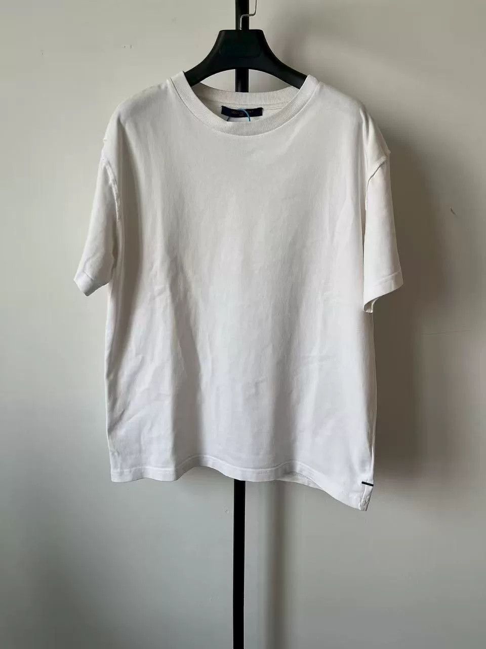 Louis Vuitton louis vuitton white logo short sleeve t-shirt Size US S / EU 44-46 / 1 - 1 Thumbnail