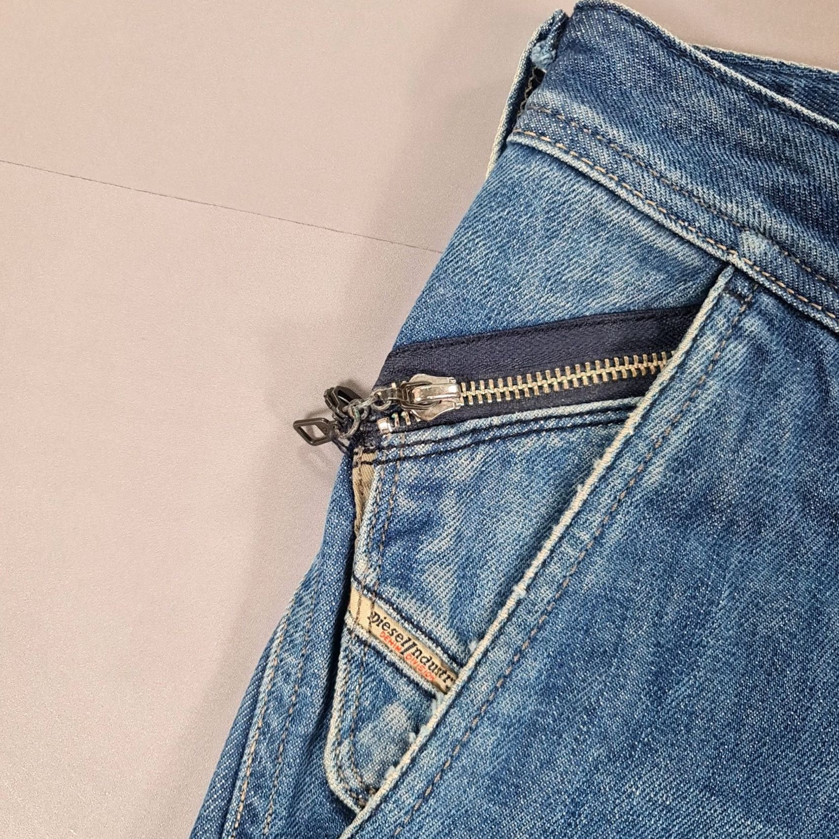 Diesel Diesel Jeans Mens W36 L32 Blue Cinch Back Straight Leg Button Fly 008BK Size US 36 / EU 52 - 3 Thumbnail
