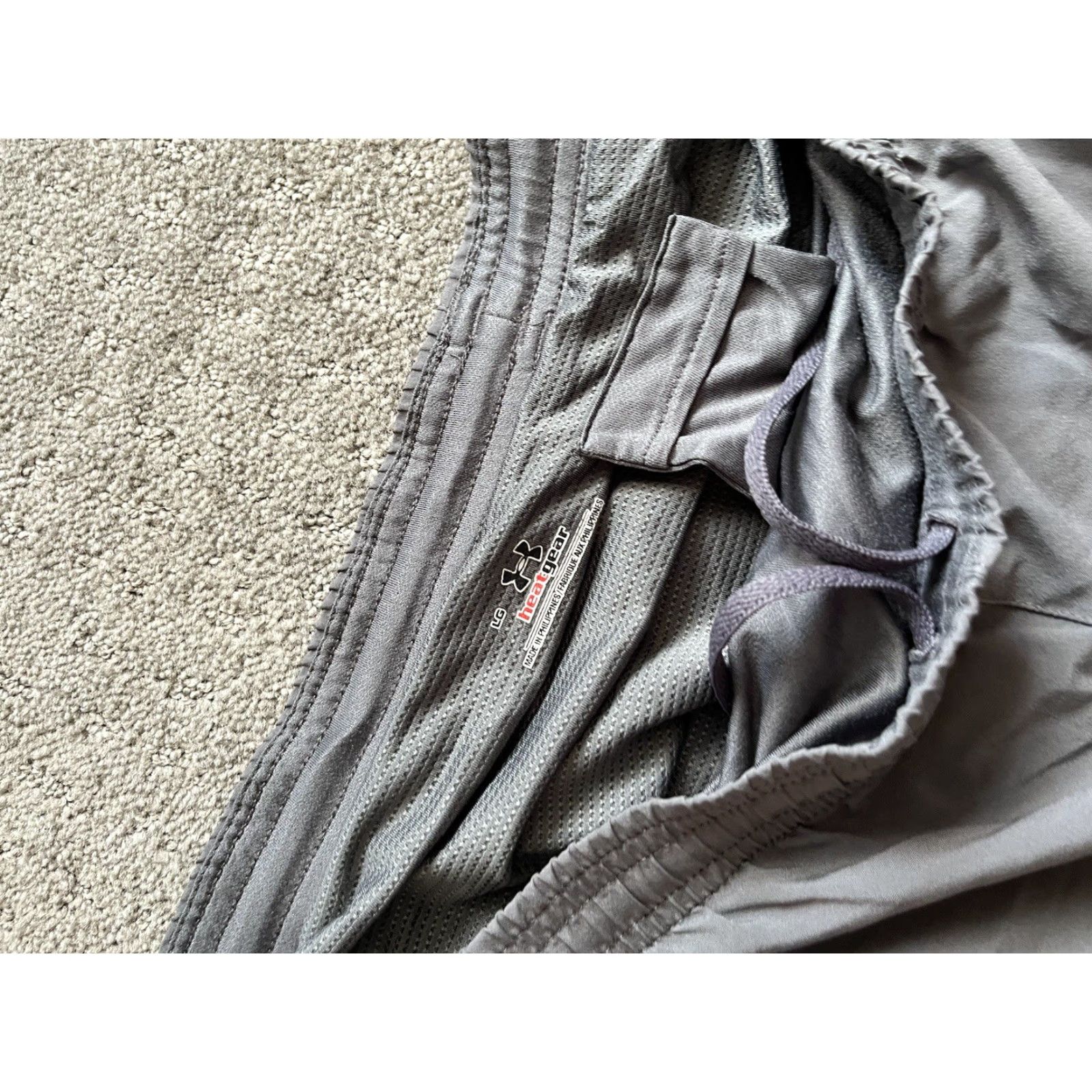 Under Armour Under Armour Athletic Shorts Shirt Mens L Gray Pockets Lightweight Breathable Moisture Wicking Quick Dry Performance Logo Size US 33 - 3 Thumbnail