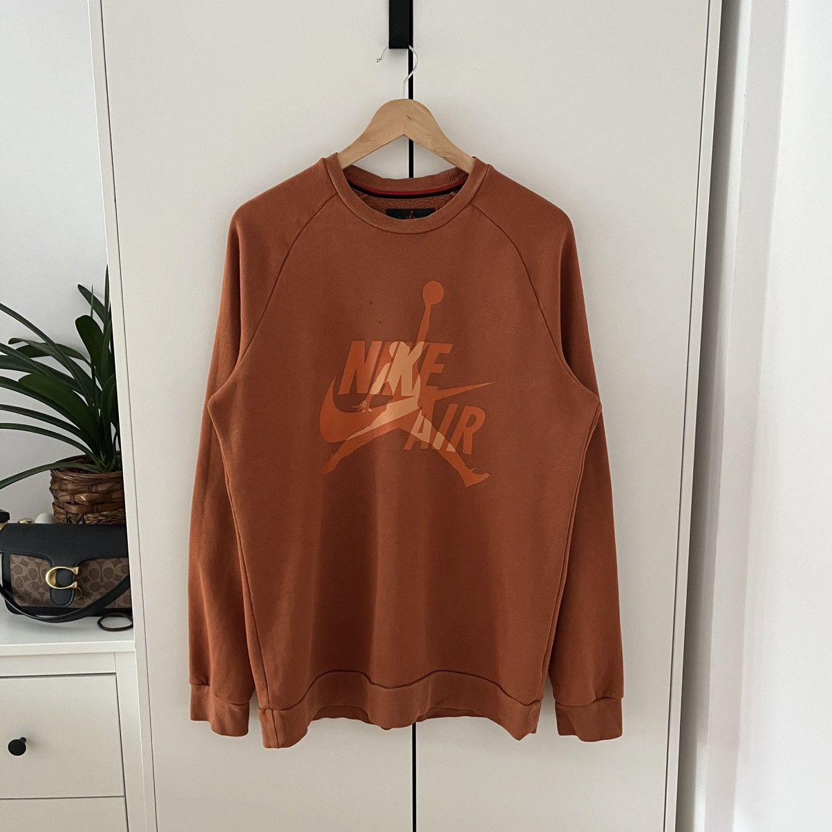 Nike Nike Air Jordan Big Central Logo Orange Sweatshirt Jumper Size US M / EU 48-50 / 2 - 1 Thumbnail